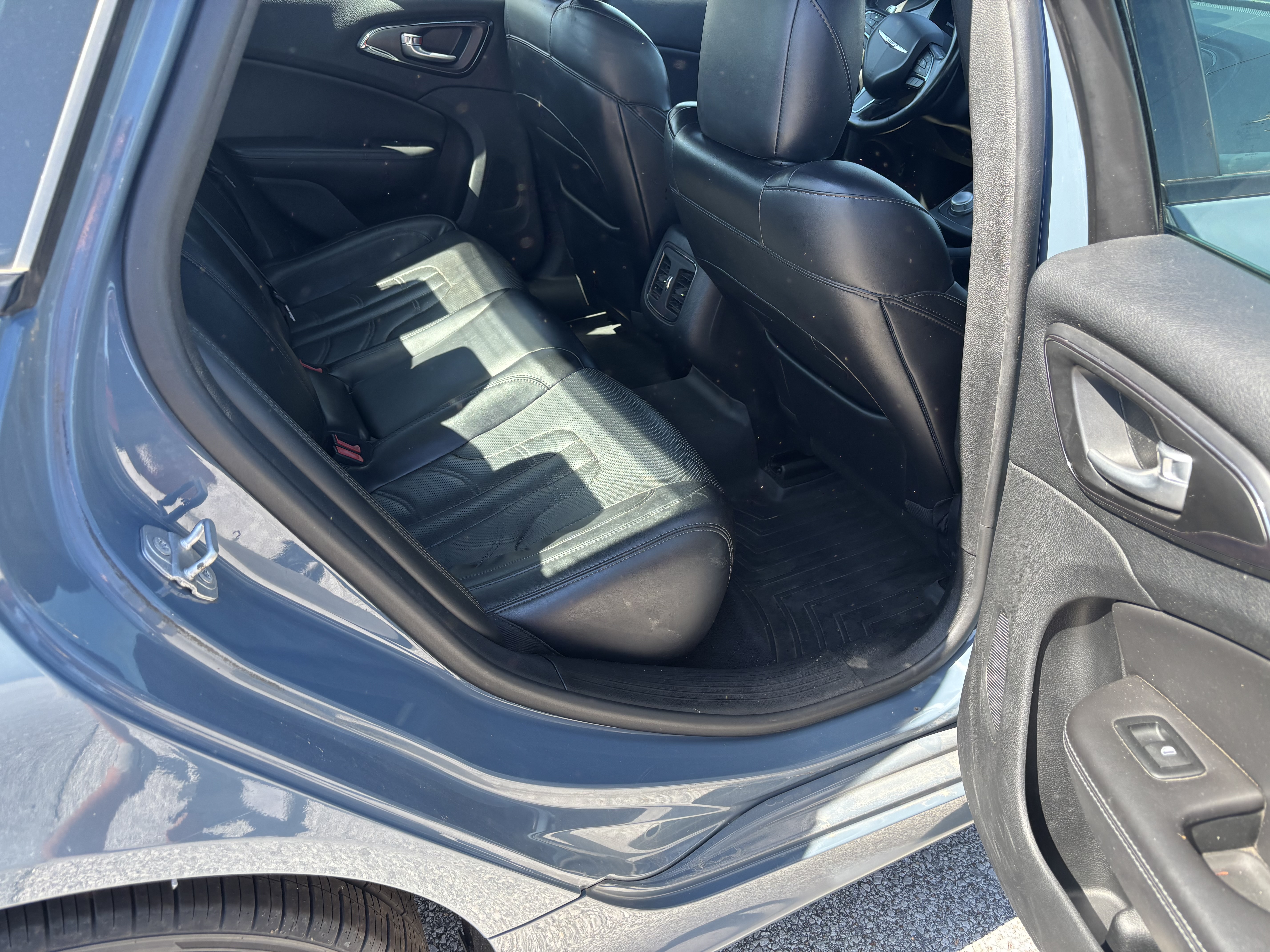 2015 Chrysler 200 S - Photo 21