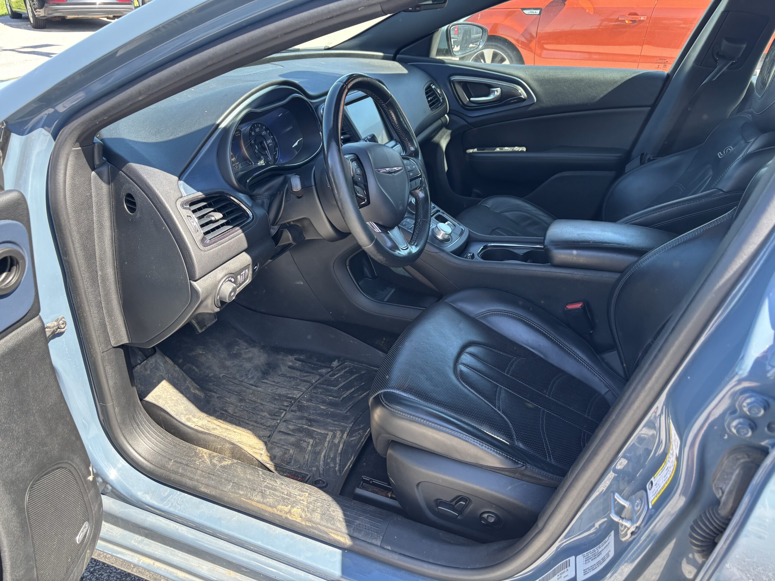 2015 Chrysler 200 S - Photo 12
