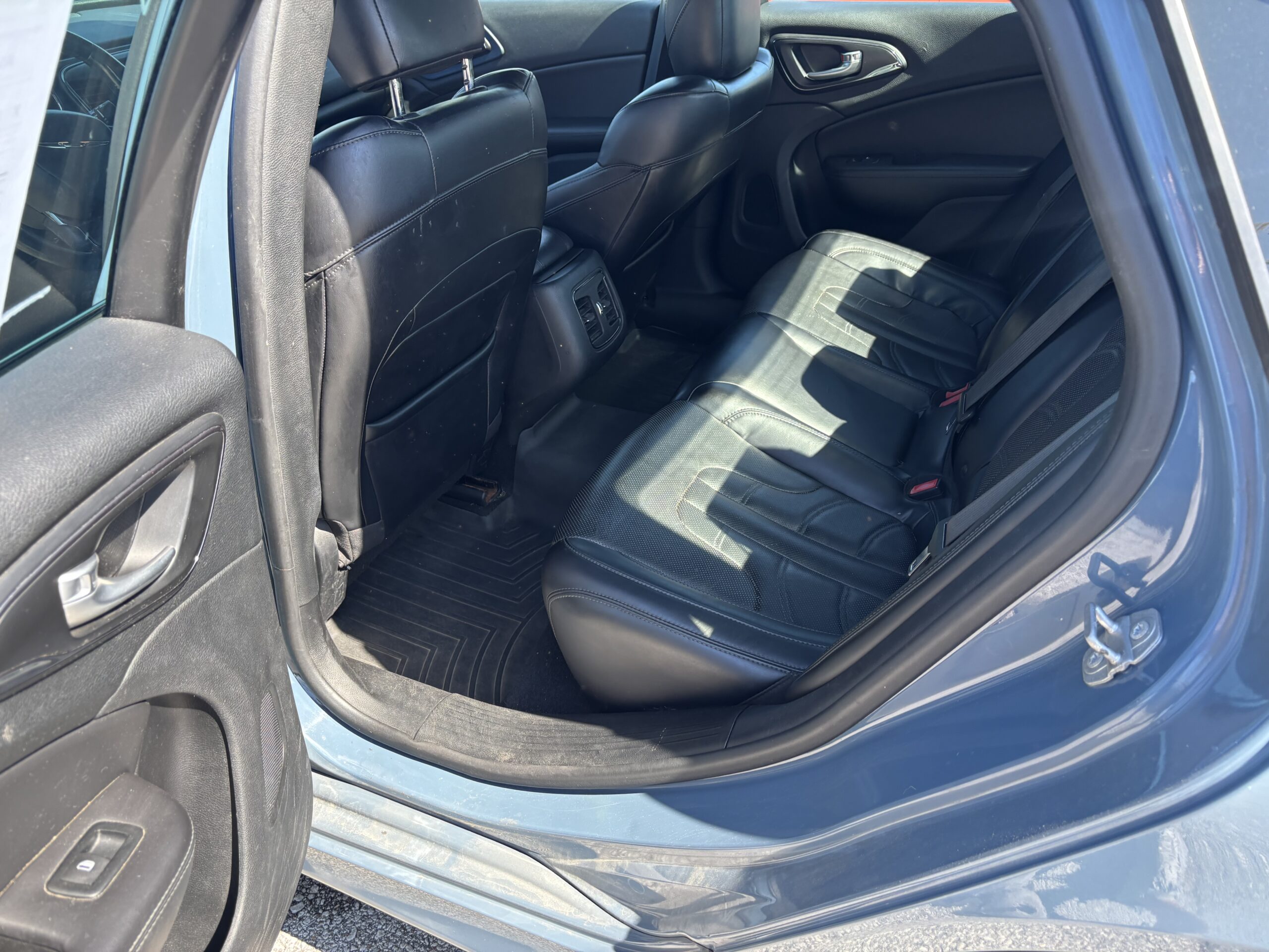 2015 Chrysler 200 S - Photo 13
