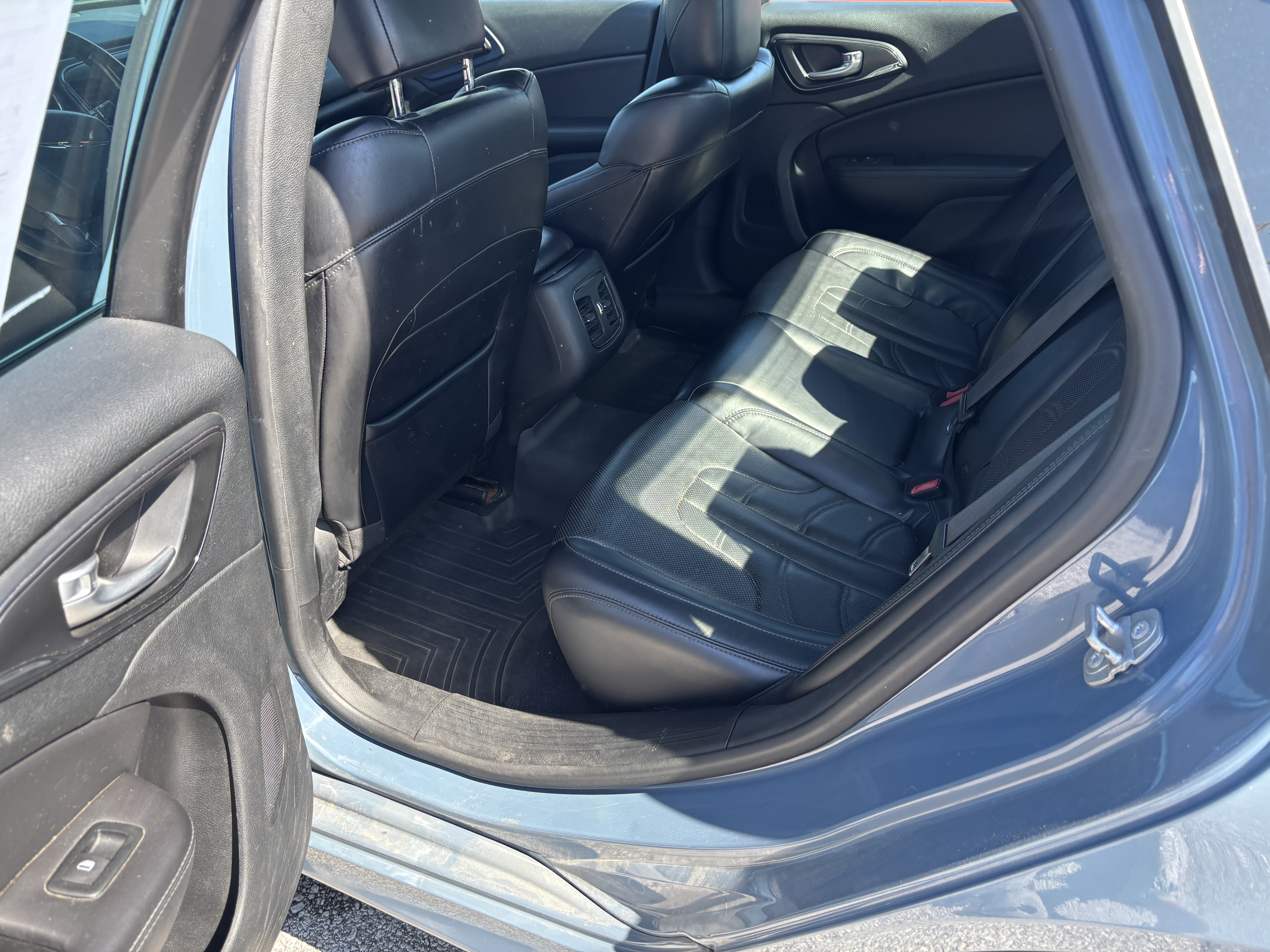 2015 Chrysler 200 S - Photo 28