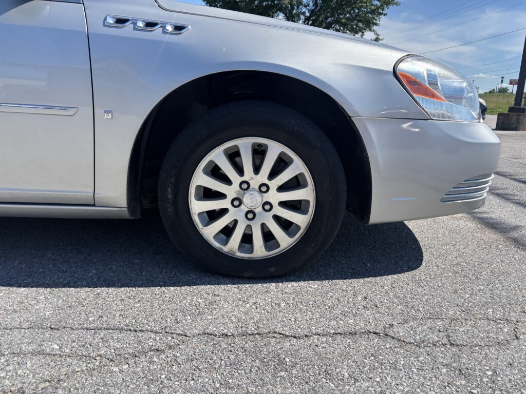 2007 Buick Lucerne CX Sedan 4D