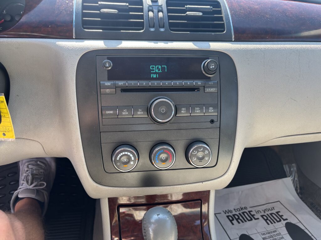 2007 Buick Lucerne CX Sedan 4D